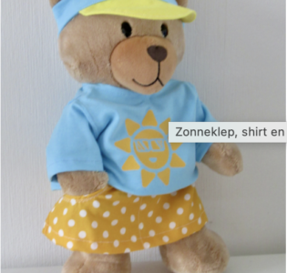 De foto van het product Zonneklep, shirt en rok v. beer Kiki
