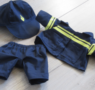 De foto van het product Politiepak, past op handpop Bobbi