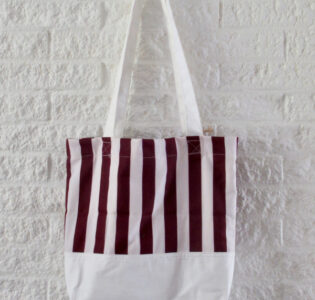 De foto van het product Strandtas in creme/donkerrood