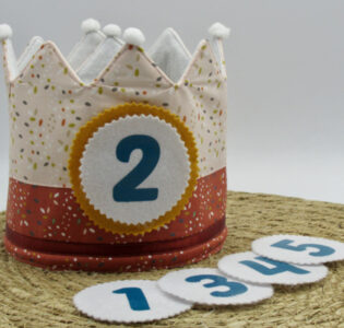 De foto van het product Verstelbare verjaardagskroon van ecologische stof