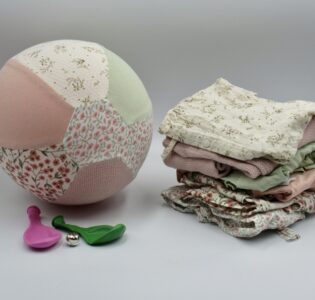 De foto van het product Ballonhoes van dierbare (baby)kleding
