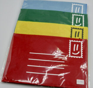 De foto van het product 4 Gekleurde enveloppen van vilt