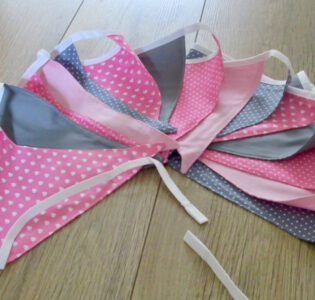 De foto van het product Vlaggenlijn in roze/grijs