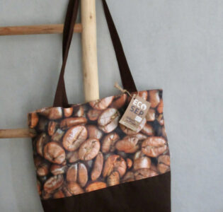 De foto van het product Schoudertas met print van koffiebonen.