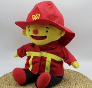 De foto van het product Brandweerpak, past op handpop Puk