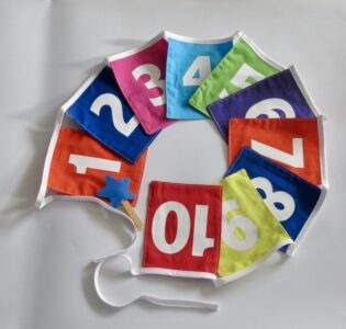 De foto van het product Slinger met kleuren en cijfers