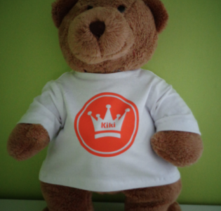 De foto van het product Shirt met oranje kroon v. beer kiki