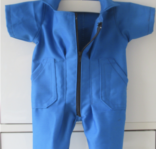 De foto van het product Overall, past op handpop Bobbi